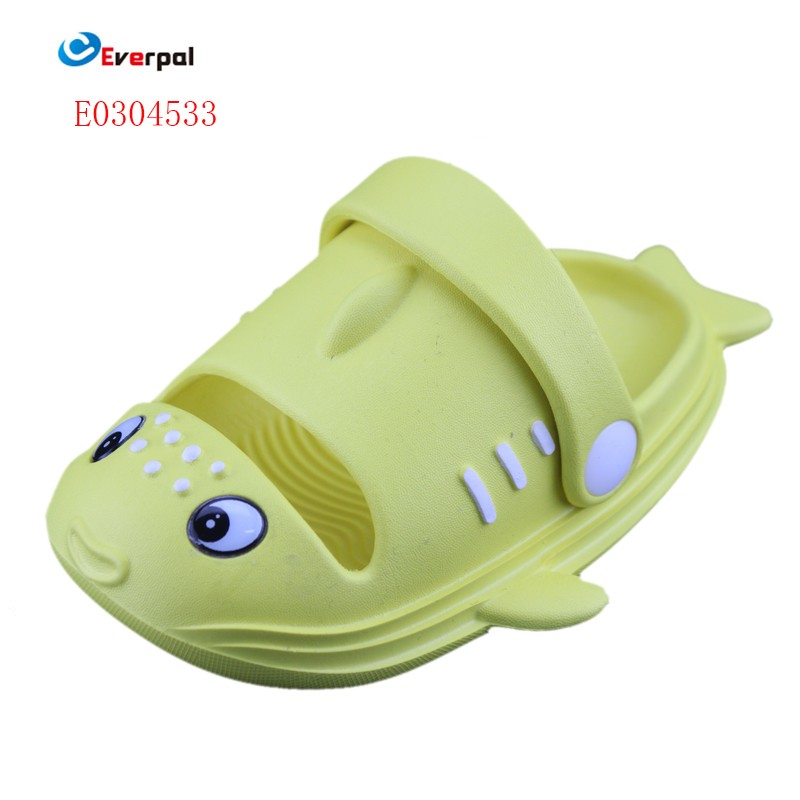 รองเท้าแตะปิดนิ้วเท้าสำหรับเด็กที่ออกแบบโดย Fish จะทำให้รองเท้าในร่มสำหรับเด็กสะดวกสบายและสนุกสนานยิ่งขึ้นได้อย่างไร